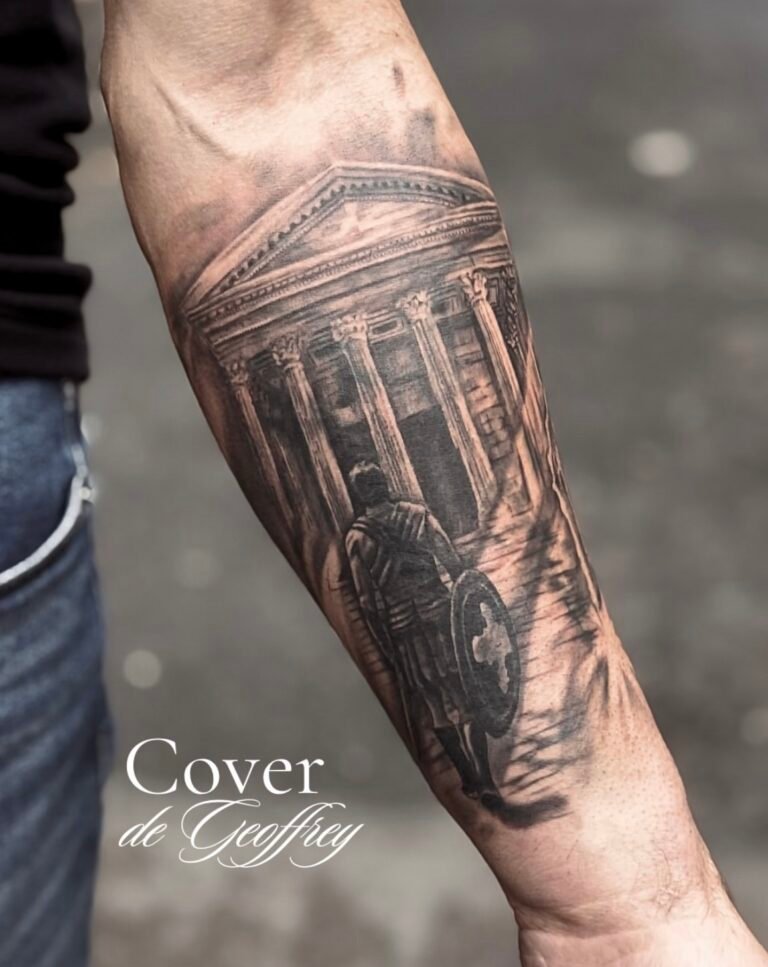 Tatouage réaliste, cover, gladiateur devant les arènes de Nîmes